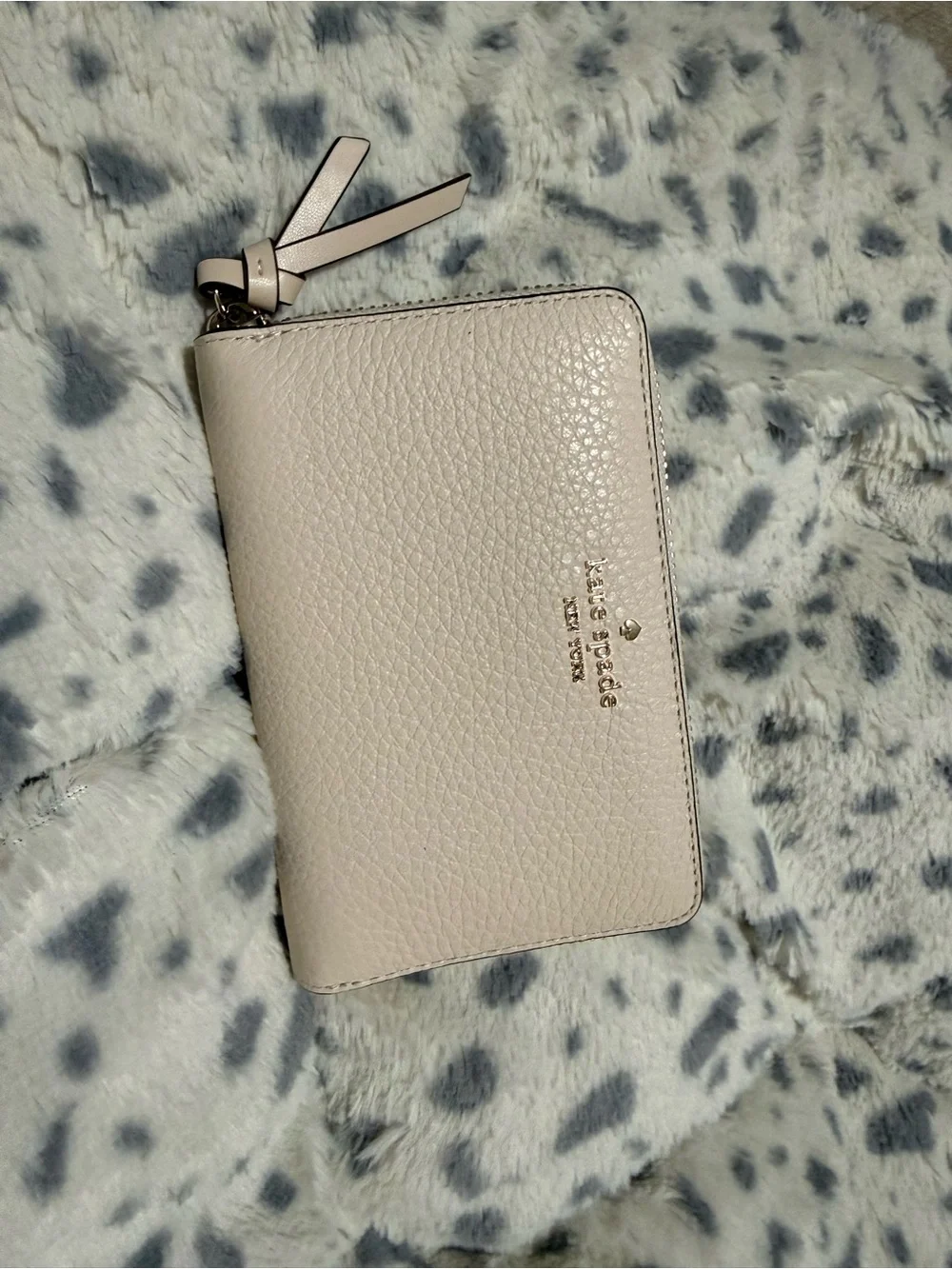 NWOT Kate Spade Knott Wallet in Milk Glass